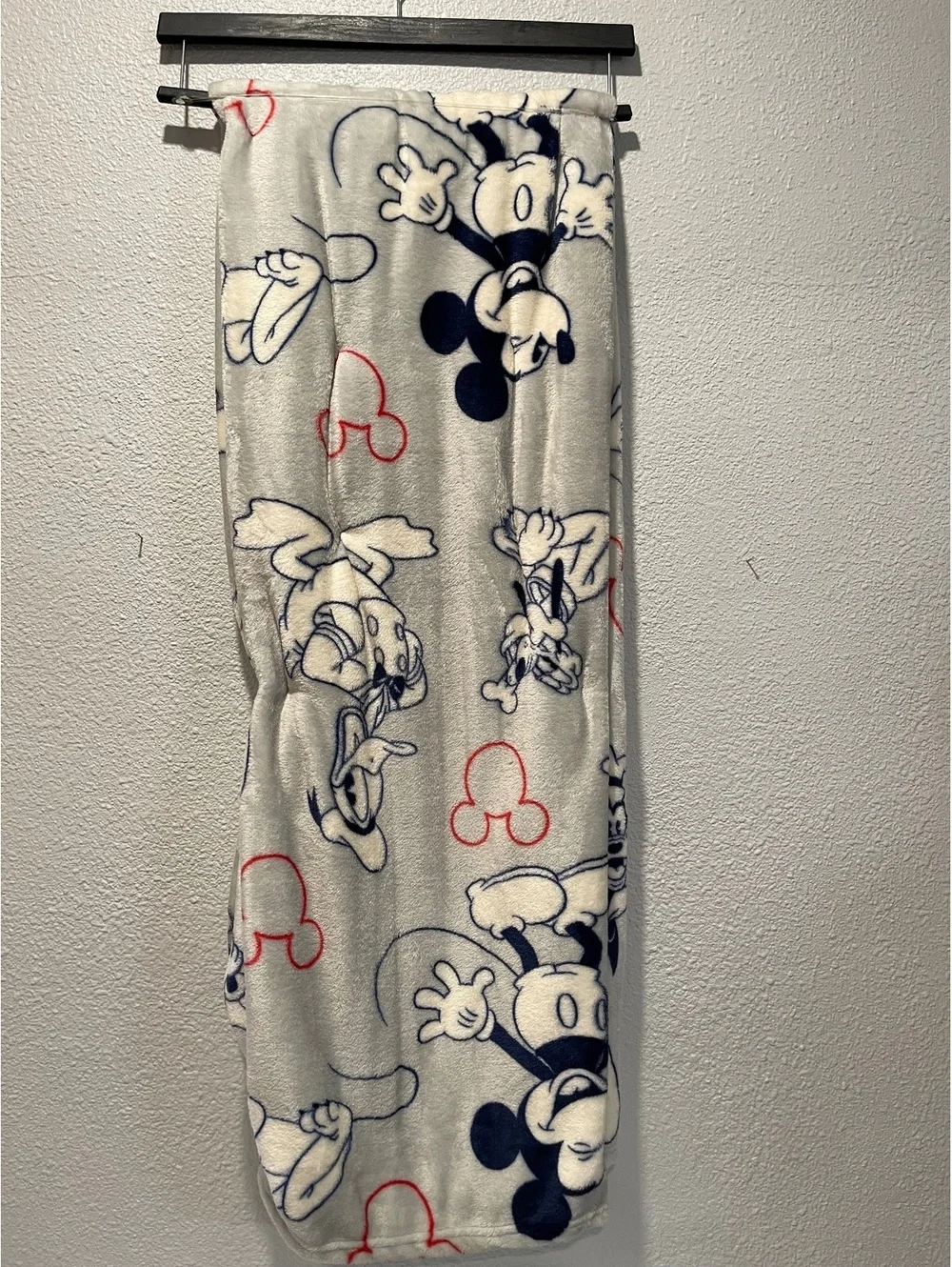 Disney Mickey and Friends Plush Throw Blanket 50x70 inches